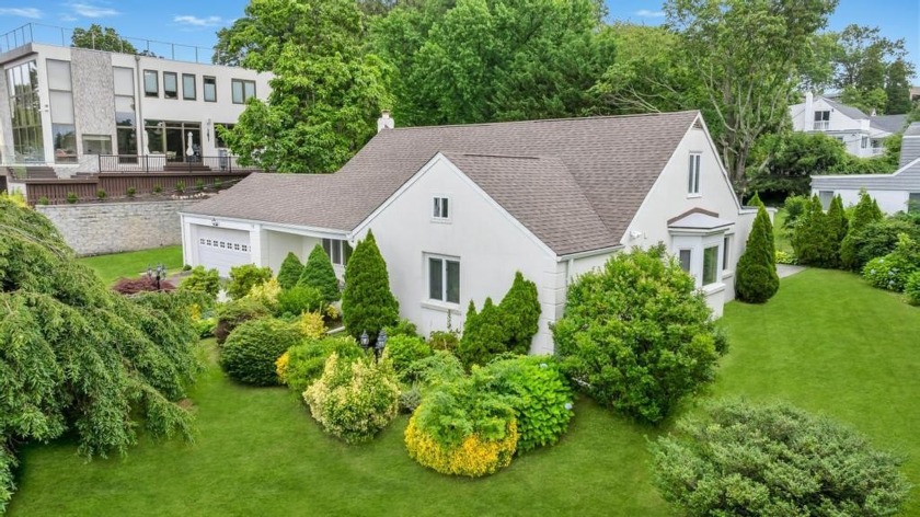 Welcome to this beautiful, five bedrooms, three bathrooms - Beach Home for sale in Great Neck, New York on Beachhouse.com