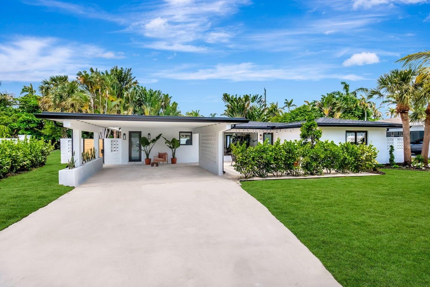 Fall in love with this beautifully renovated home where every - Beach Home for sale in Boynton Beach, Florida on Beachhouse.com