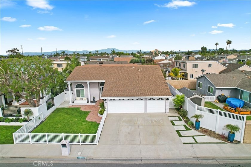 Welcome to this fantastic and beautifully maintained - Beach Home for sale in Huntington Beach, California on Beachhouse.com