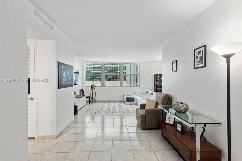 HUGE 1 BEDROOM UNIT WITH PARTIAL OCEAN VIEWS, NEW IMPACT WINDOWS - Beach Condo for sale in Miami Beach, Florida on Beachhouse.com