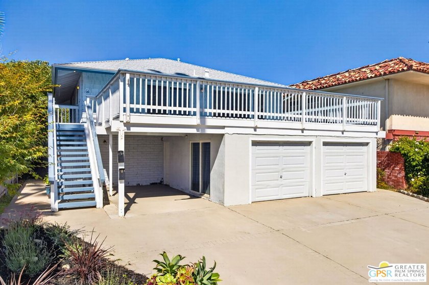 Just minutes from the sand, Marina Park, the Ventura Harbor, and - Beach Home for sale in Ventura, California on Beachhouse.com