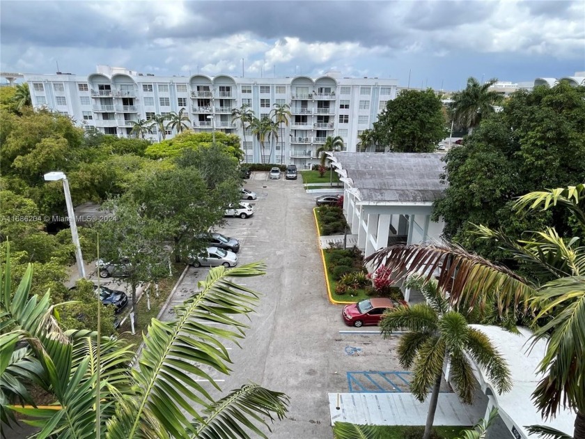 Nice, updated, large 2 beds/2 full baths. Plenty of Natural - Beach Condo for sale in Miami, Florida on Beachhouse.com