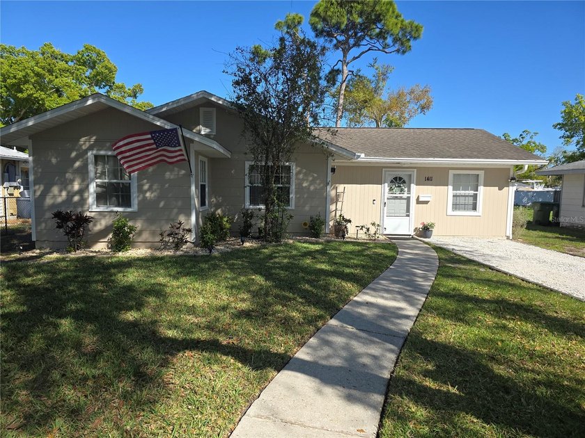 Under contract-accepting backup offers. Charming and - Beach Home for sale in Bradenton, Florida on Beachhouse.com