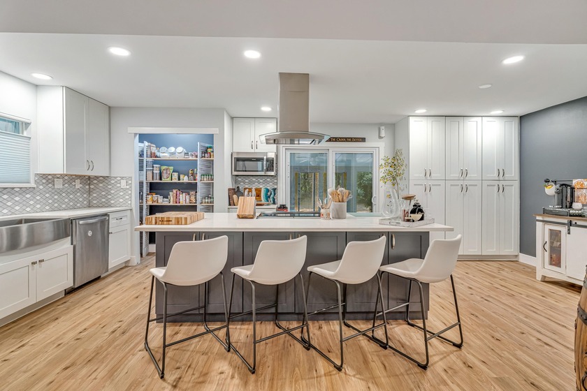 Welcome to your beautifully renovated retreat on a quiet dead - Beach Townhome/Townhouse for sale in Fort Walton Beach, Florida on Beachhouse.com