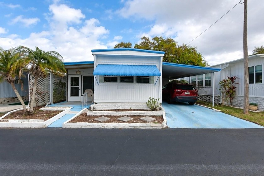Move-in ready and updated! This charming 1-bedroom, 1-bath - Beach Home for sale in Clearwater, Florida on Beachhouse.com