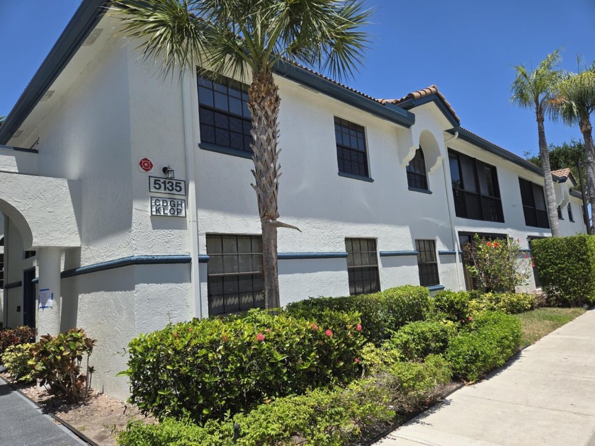 Move in ready!  Platina is a guard gated community with villages - Beach Condo for sale in Boynton Beach, Florida on Beachhouse.com