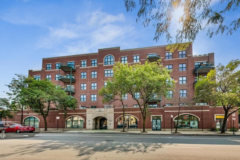 Don't miss this rare opportunity to own a spacious top-floor - Beach Condo for sale in Chicago, Illinois on Beachhouse.com