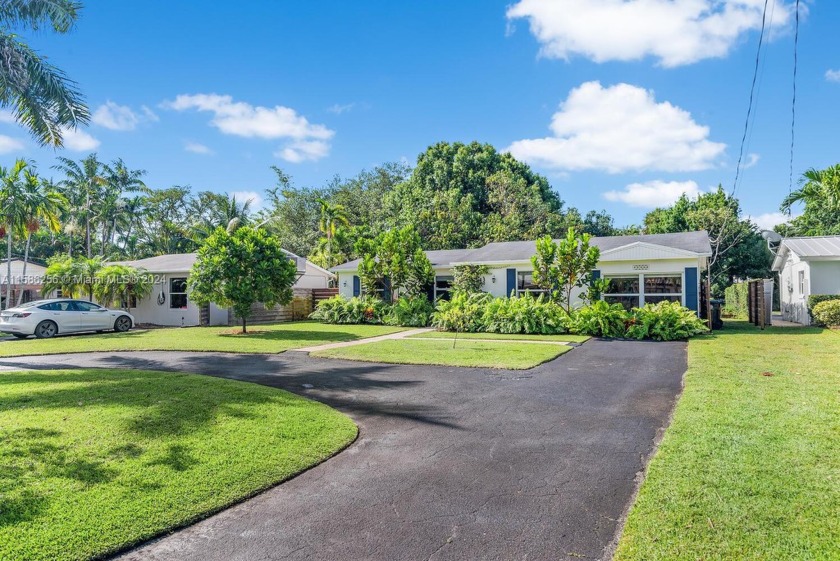 A wonderful opportunity to have it all! Single-family home with - Beach Home for sale in Fort Lauderdale, Florida on Beachhouse.com