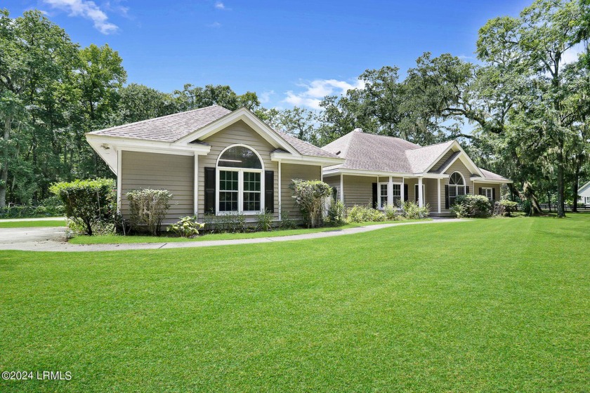 Equestrian property sited on 2.2 acres in Rose Hill. This lovely - Beach Home for sale in Bluffton, South Carolina on Beachhouse.com