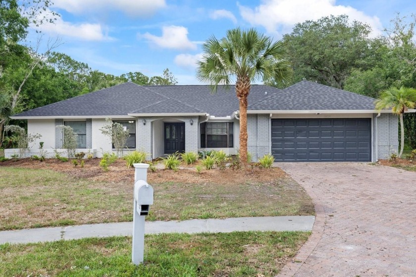 Welcome to Your Dream Lake-Front Home in a Peaceful Cul-de-Sac!

 - Beach Home for sale in Tampa, Florida on Beachhouse.com