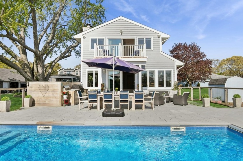 Welcome to 81 Beach Rd in the Hamlet of Aquebogue. This - Beach Home for sale in Aquebogue, New York on Beachhouse.com
