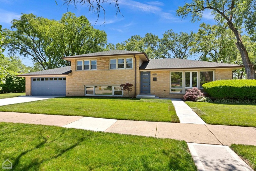 Get ready to entertain in this gorgeously remodeled, all brick - Beach Home for sale in Skokie, Illinois on Beachhouse.com