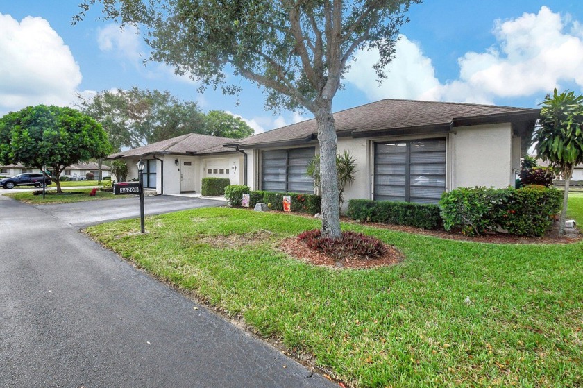 Welcome to your new home! This end-unit villa provides all the - Beach Home for sale in Boynton Beach, Florida on Beachhouse.com