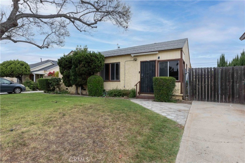 What an opportunity in Lakewood Village! House, sold as-is, is a - Beach Home for sale in Long Beach, California on Beachhouse.com