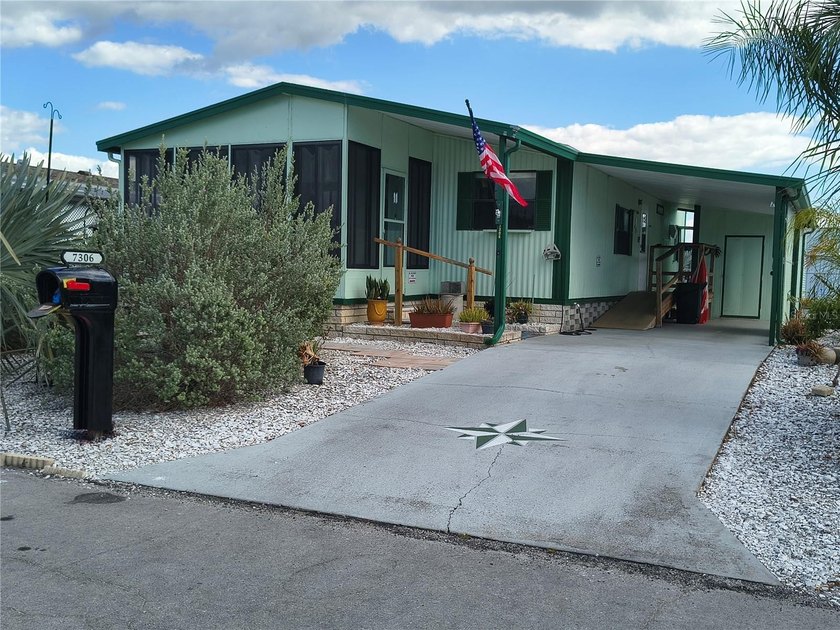 Adorable Ponderosa Park Home designed for outdoor enjoyment - Beach Home for sale in Hudson, Florida on Beachhouse.com