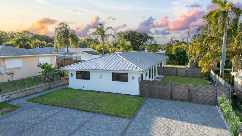 Welcome to a fully renovated 3 bed / 2 bath duplex-villa where - Beach Home for sale in Delray Beach, Florida on Beachhouse.com