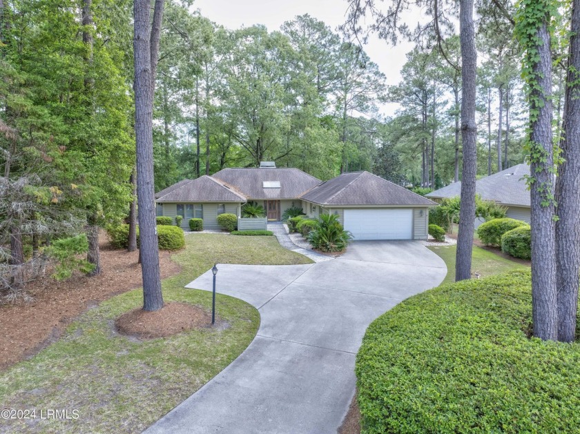 You will love the captivating golf to lagoon views along with - Beach Home for sale in Bluffton, South Carolina on Beachhouse.com