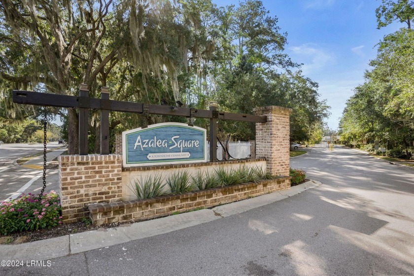 Location, Location! RARE END UNIT UNDER $300k! Welcome home to - Beach Townhome/Townhouse for sale in Beaufort, South Carolina on Beachhouse.com