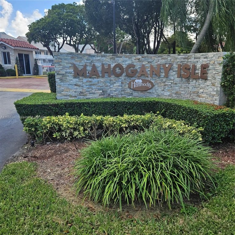 Mahogany Key Townhouse/condo with Lake Views! A rare opportunity - Beach Condo for sale in Miami, Florida on Beachhouse.com