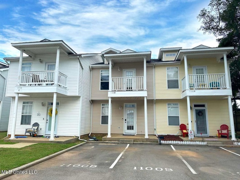 This spacious 3 bedroom 3 bathroom townhome is just blocks from - Beach Townhome/Townhouse for sale in Gulfport, Mississippi on Beachhouse.com