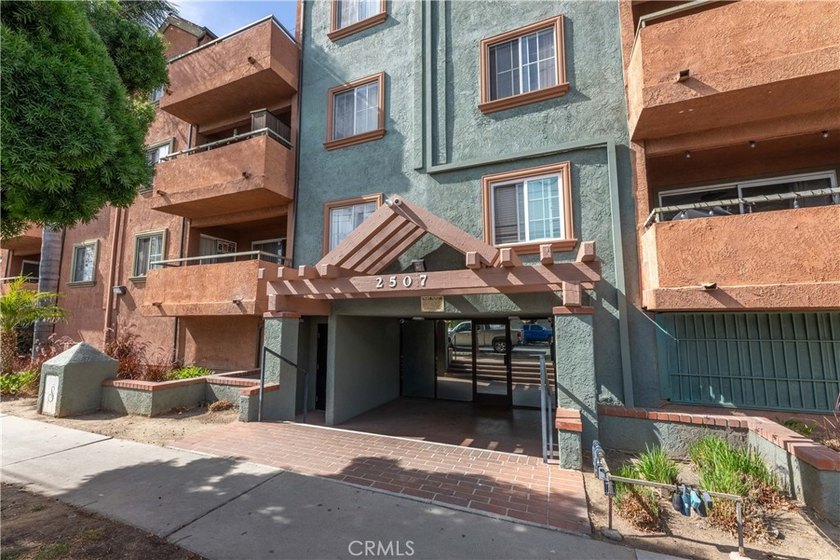 Welcome to this beautifully updated 2-bedroom, 2-bath - Beach Condo for sale in Long Beach, California on Beachhouse.com