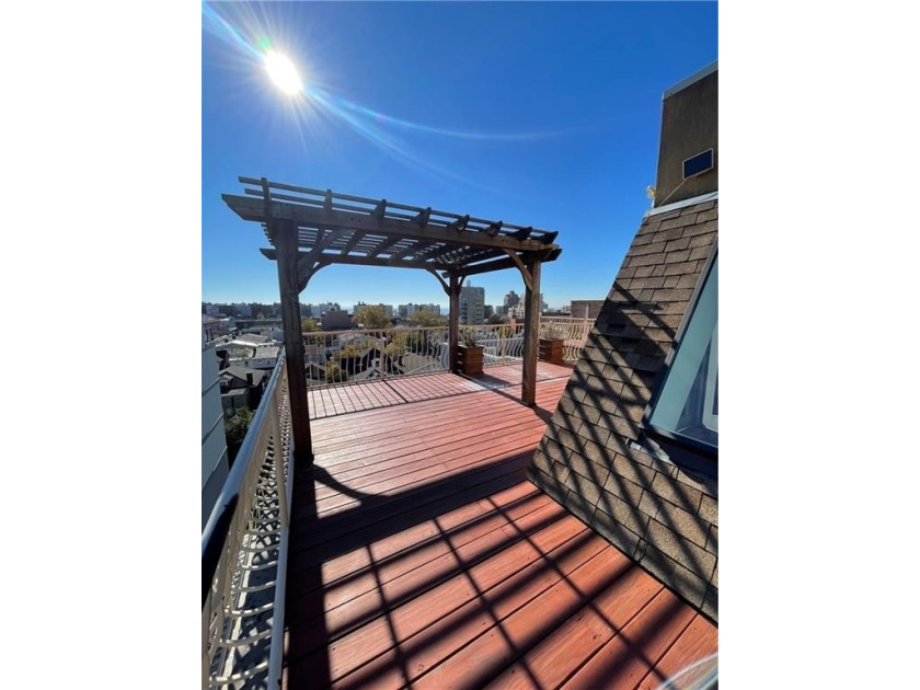 This luxurious 3-bedroom, 2.5-bathroom penthouse duplex in - Beach Condo for sale in Brooklyn, New York on Beachhouse.com