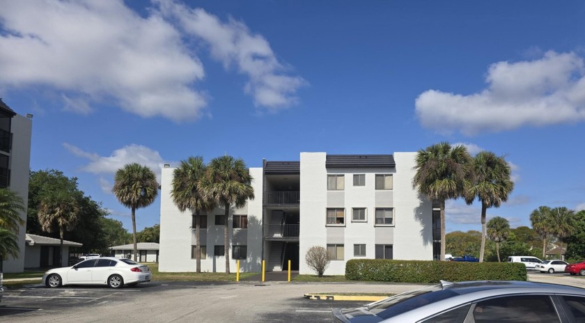 Fully Renovated & Investor-Friendly! Welcome to this beautifully - Beach Condo for sale in Sunrise, Florida on Beachhouse.com