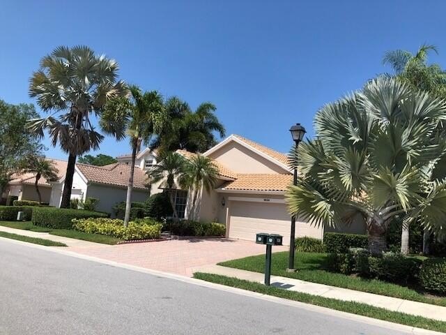 Entry gate is on Ryder Cup. 24 hour notice for showings please - Beach Home for sale in Palm Beach Gardens, Florida on Beachhouse.com