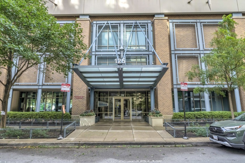 In the Museum Park Lofts, this 2-bedroom, 2-bath condo stands - Beach Condo for sale in Chicago, Illinois on Beachhouse.com