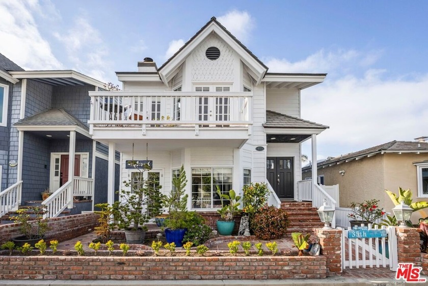 Enjoy spectacular ocean, mountain, and treetop views from this - Beach Home for sale in Manhattan Beach, California on Beachhouse.com