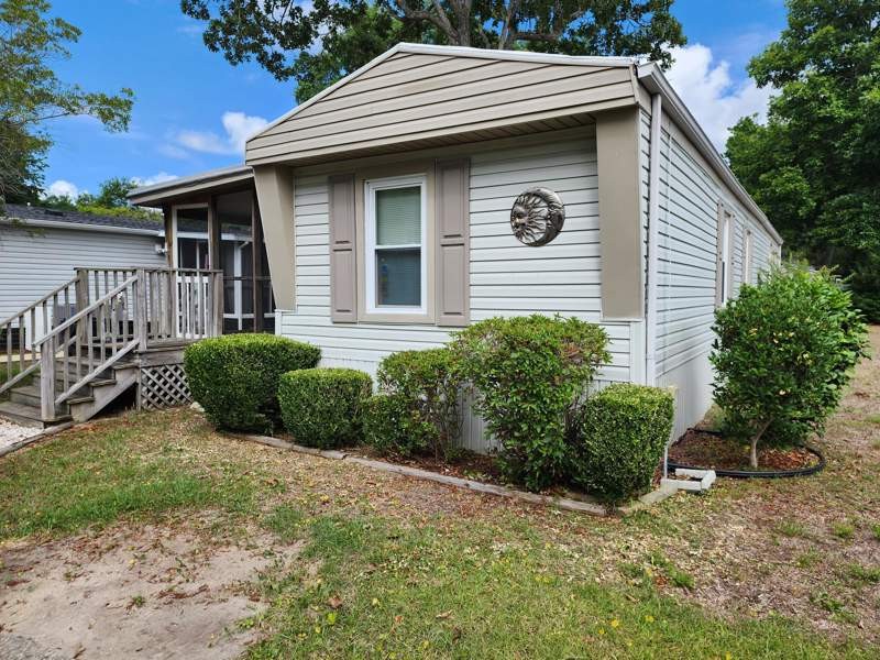 Welcome to 11 Dover Street, a charming 1985 Conner Manufactured - Beach Home for sale in Murrells Inlet, South Carolina on Beachhouse.com