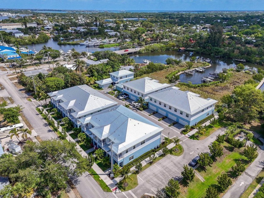 Gorgeous coastal inspired 3 bed, 2.5 baths, and 2 car garage END - Beach Townhome/Townhouse for sale in Stuart, Florida on Beachhouse.com