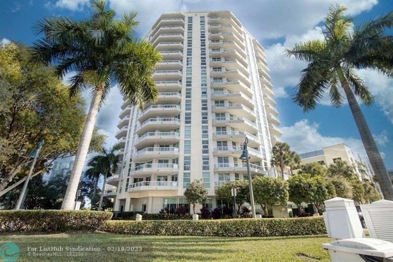 Amenities Galore!! Tennis, Pickleball, Gym, pool, hot tub - Beach Condo for sale in Fort Lauderdale, Florida on Beachhouse.com