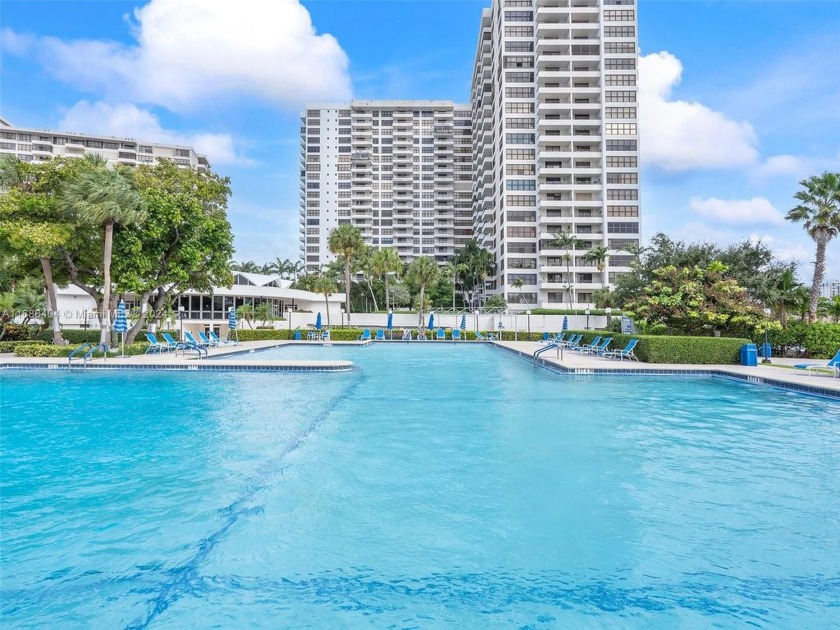 Spacious 1400 sq ft corner unit. Desirable split floor plan with - Beach Condo for sale in Hallandale Beach, Florida on Beachhouse.com