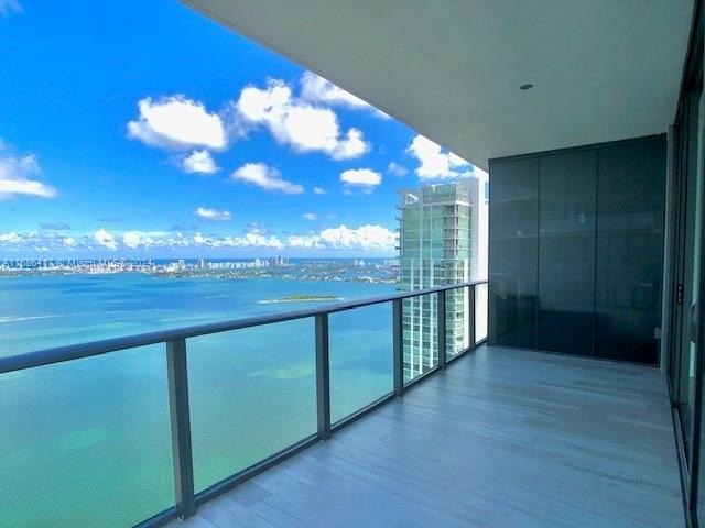 Breathtaking flow through 3 bedrooms & 3 bathrooms + Den - Beach Condo for sale in Miami, Florida on Beachhouse.com