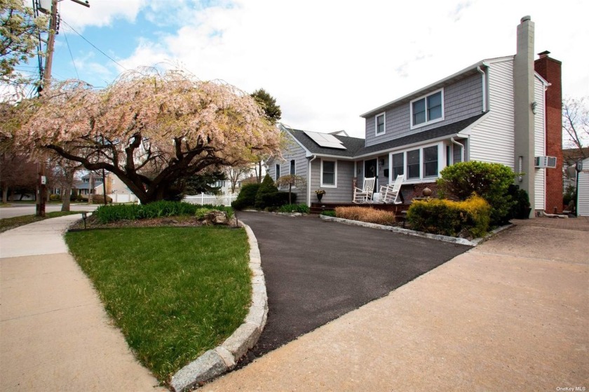 Welcome to this Beautifully Updated 4 Bedroom, 2.5 Bath Expanded - Beach Home for sale in Babylon, New York on Beachhouse.com