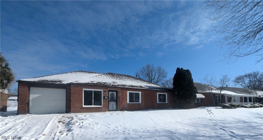 Enjoy the convenience of one floor living in this tastefully - Beach Home for sale in Euclid, Ohio on Beachhouse.com