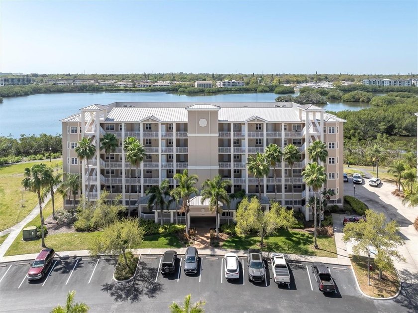 EXCEPTIONAL CORNER UNIT 3BR, 2BA CONDO WITH STUNNING WATER - Beach Condo for sale in Seminole, Florida on Beachhouse.com