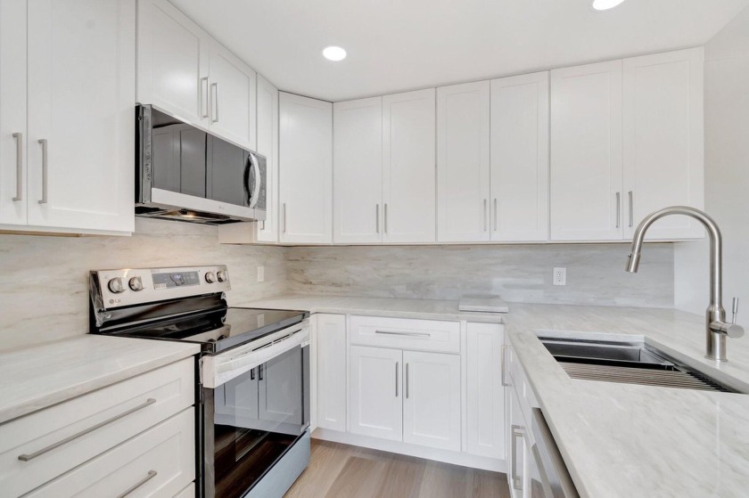 **Seller is offering a $5,000 credit towards buyers closing - Beach Townhome/Townhouse for sale in West Palm Beach, Florida on Beachhouse.com