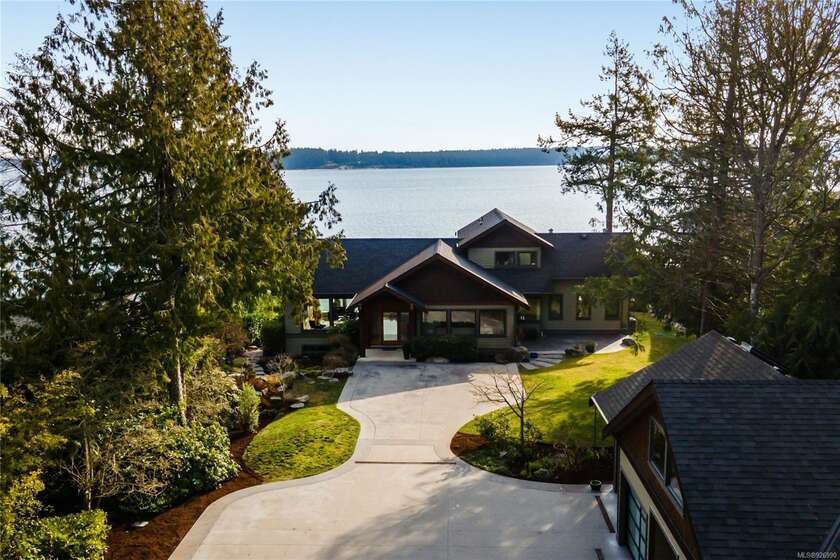 Saanichton Home For Sale 8433 Lochside Dr British Columbia #3606896
