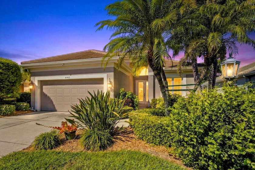 Move Right In! Welcome to the highly sought-after Rosedale Golf - Beach Home for sale in Bradenton, Florida on Beachhouse.com
