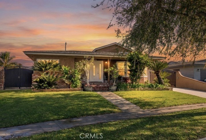 How much is there to love about 2330 Josie? Let us count the - Beach Home for sale in Long Beach, California on Beachhouse.com