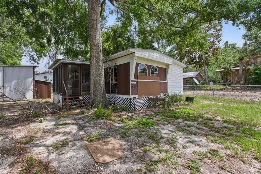 This 3-bedroom, 1-bath mobile home is perfectly situated on a - Beach Home for sale in Steinhatchee, Florida on Beachhouse.com