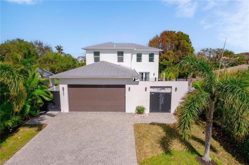 Welcome to an extraordinary residence in the heart of North - Beach Home for sale in Naples, Florida on Beachhouse.com