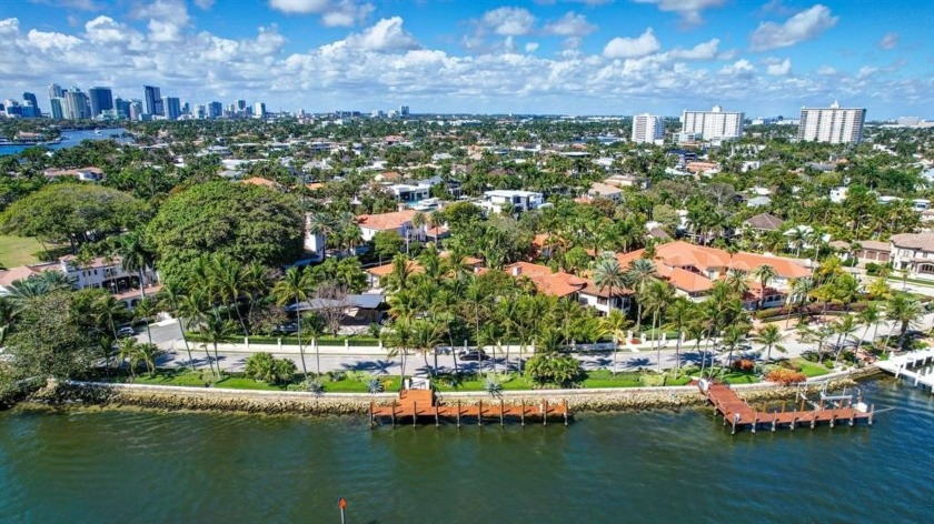 Magnificent two-parcel .82 acre Idlewyld waterfront estate with - Beach Home for sale in Fort Lauderdale, Florida on Beachhouse.com