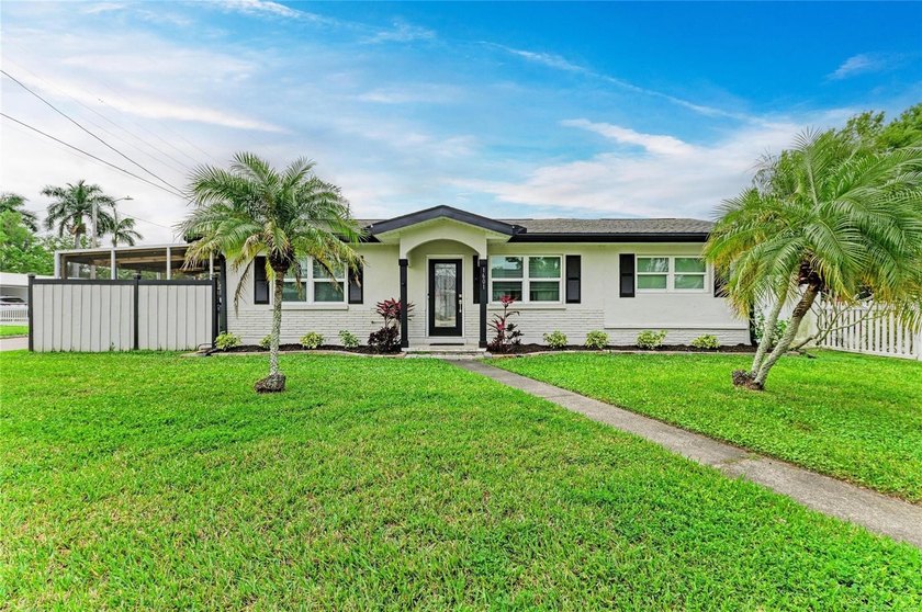 Under contract-accepting backup offers. Welcome to this charming - Beach Home for sale in Palmetto, Florida on Beachhouse.com