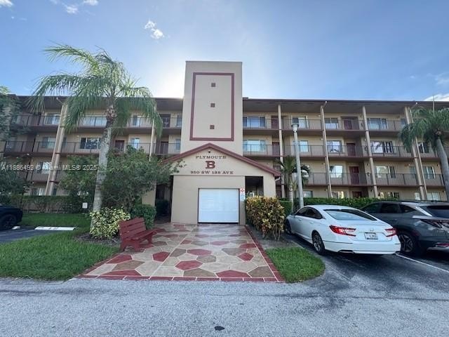 DON'T MISS THIS EXCELLENT OPPORTUNITY, PERFECT AS YOUR NEW HOME - Beach Condo for sale in Pembroke Pines, Florida on Beachhouse.com