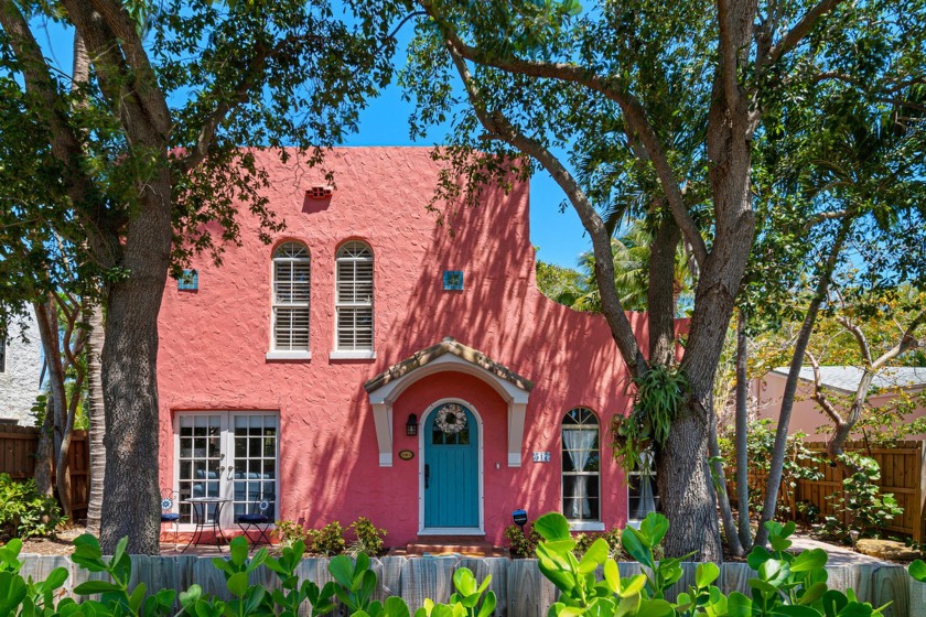 Welcome to your tropical Florida paradise at this meticulously - Beach Home for sale in West Palm Beach, Florida on Beachhouse.com