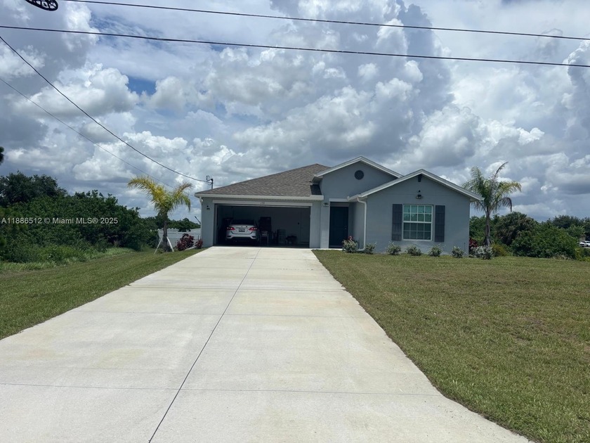 Beautiful 4/2 home on a 10k sq ft lot. Perfect for a family - Beach Home for sale in Lehigh Acres, Florida on Beachhouse.com