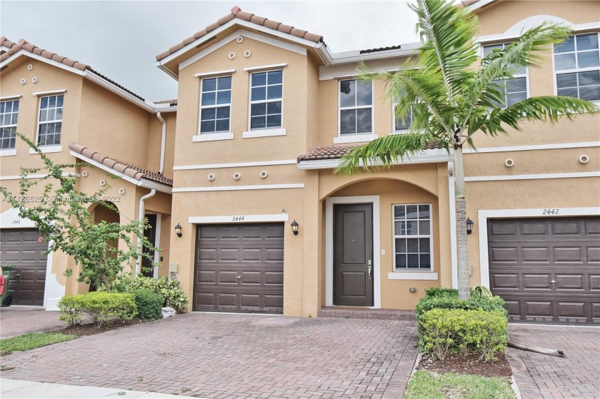 This is a must-see 4/3 townhome by the lake! It features a - Beach Townhome/Townhouse for sale in Homestead, Florida on Beachhouse.com